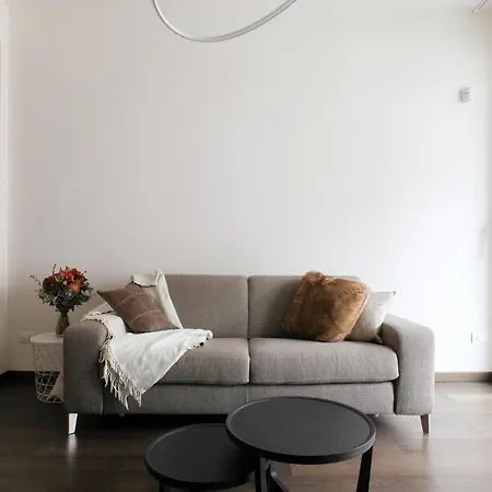 Apartment Plum Guide - Helikos Giallo Milan