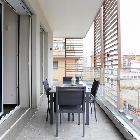 Plum Guide - Helikos Giallo Apartment
