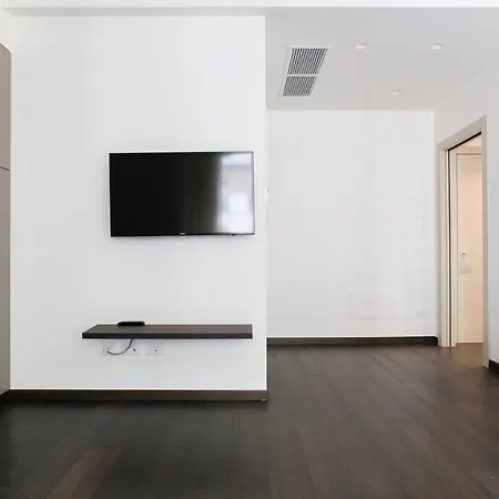 Apartment Plum Guide - Helikos Giallo Milan