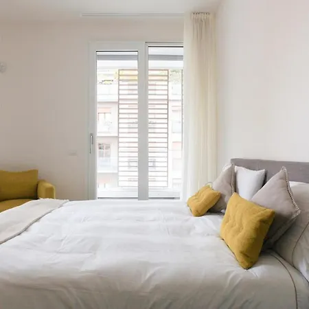 Plum Guide - Helikos Giallo Apartment Milan