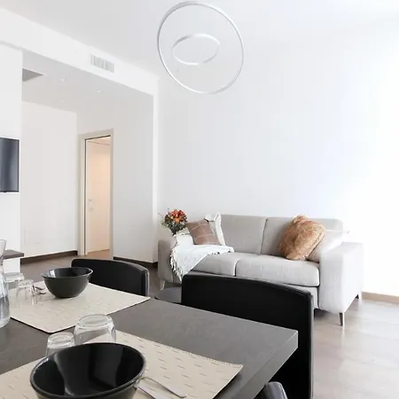 Apartment Plum Guide - Helikos Giallo *